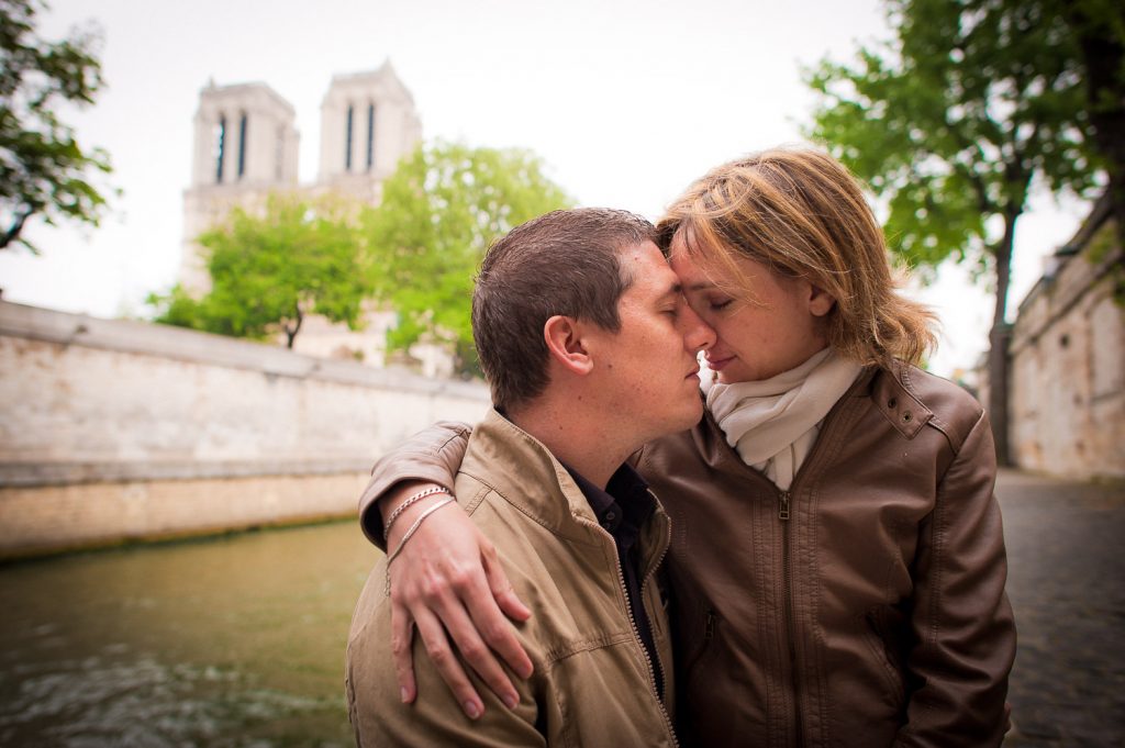 Paris photo couple