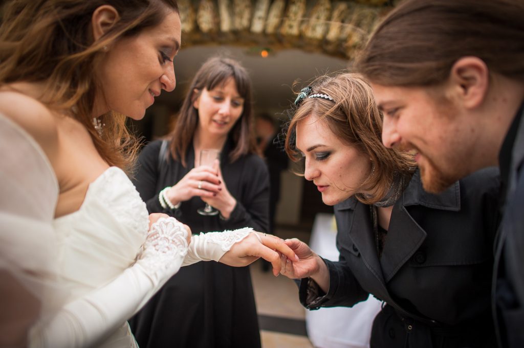 Mariée et son alliance