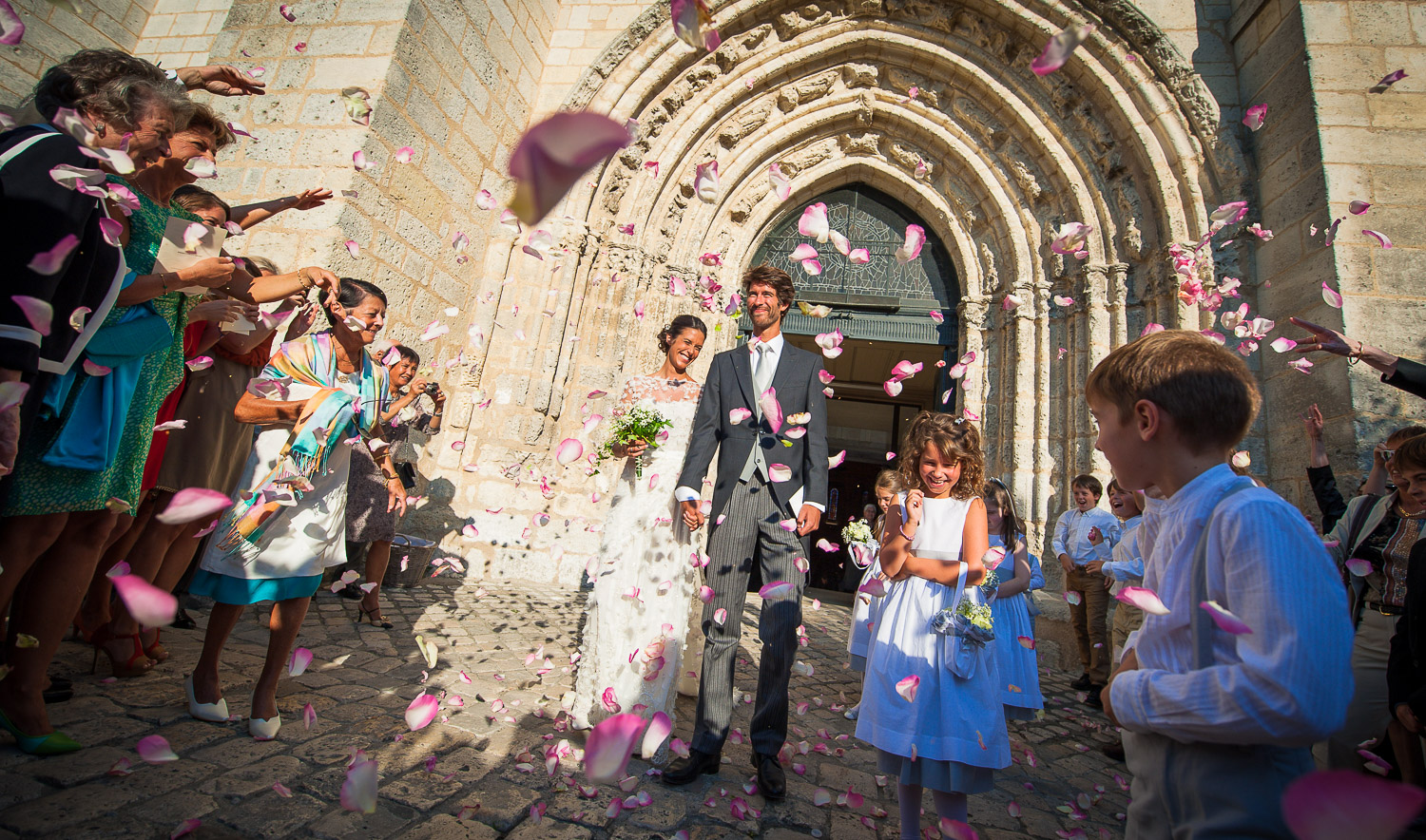 pétales roses église