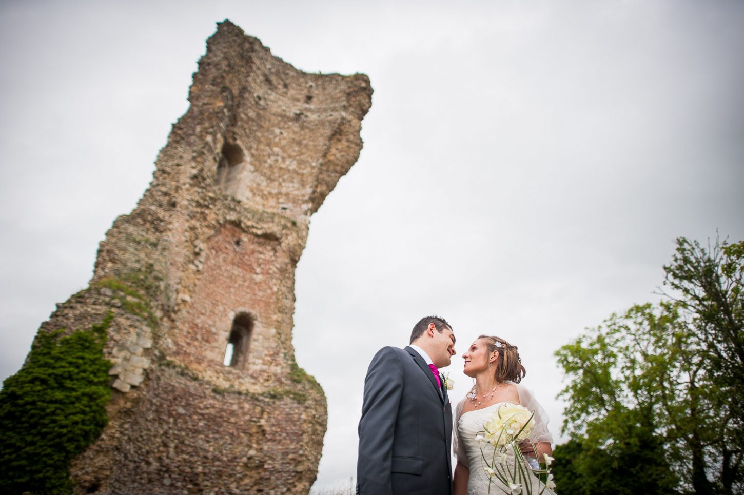 photo couple et vieille tour