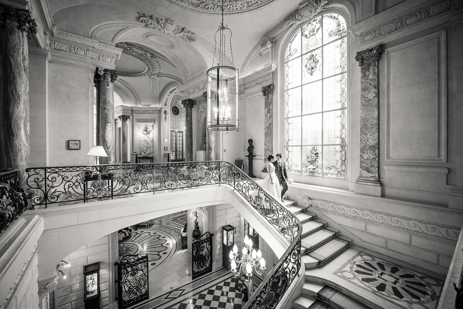 Mariés escalier Shangri-La