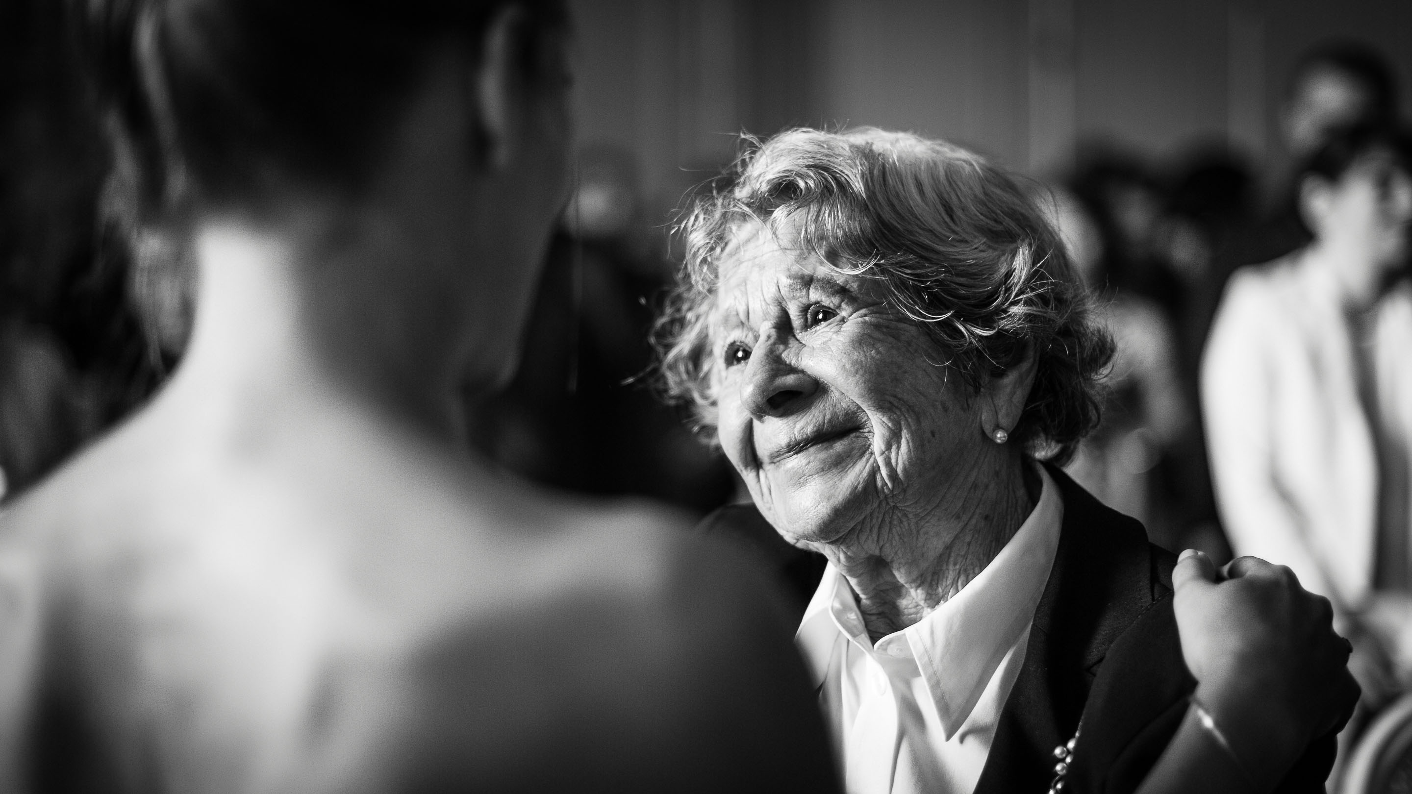 Emotion regard grand-mère